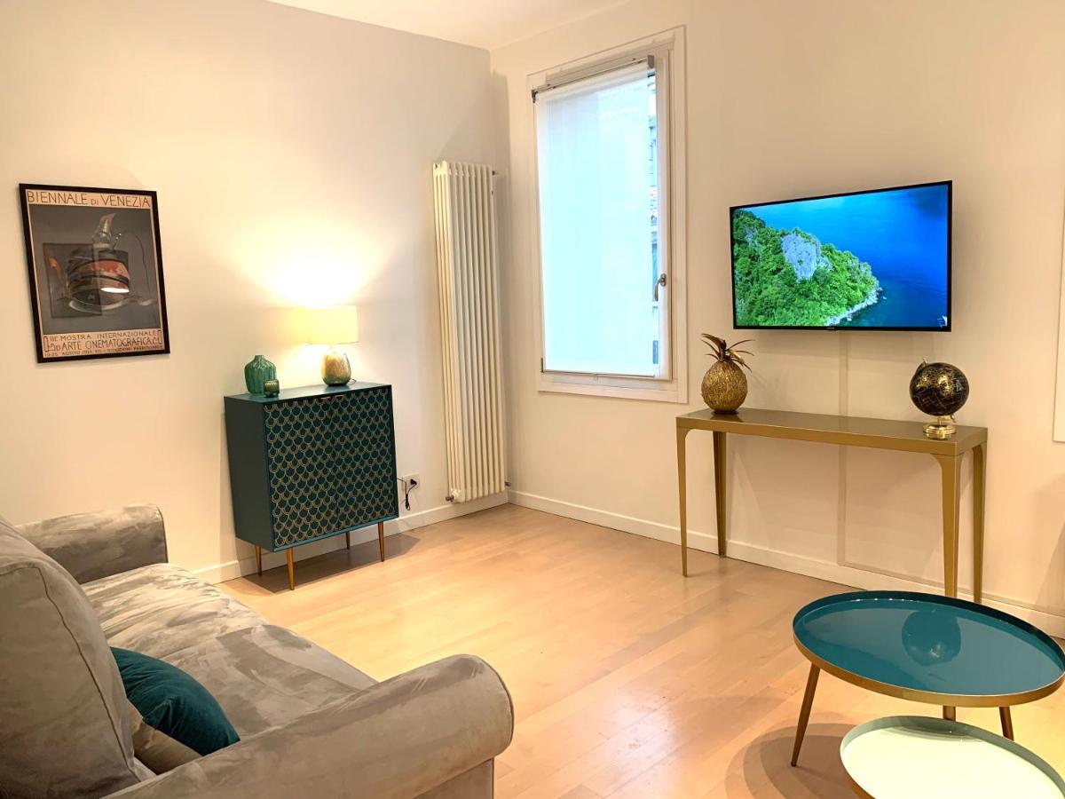 Live In The Heart Of Apartment *